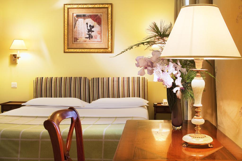 Le Relais Saint Honore Paris Exterior photo